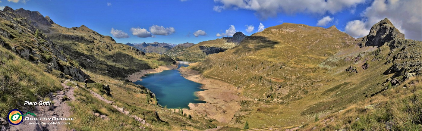 37 Dal Passo dei Laghi Gemelli scendiamo per imboccare il sent. 216.jpg